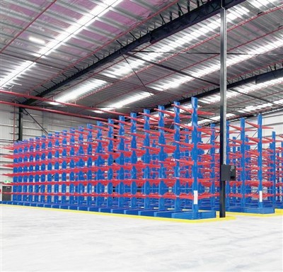 Zásobník na dřevo a potrubí